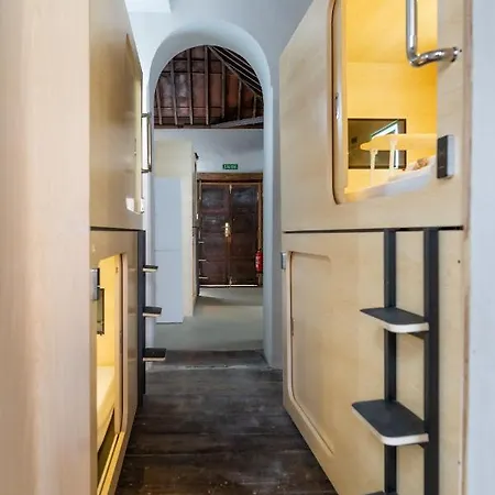 Bed & Breakfast Hostelit, Capsule