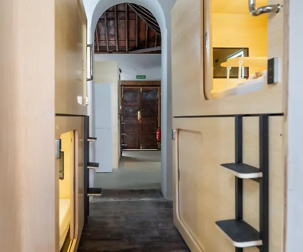 Bed & Breakfast Hostelit, Capsule